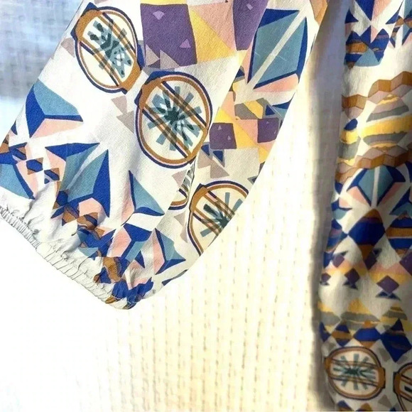 Tucker Size M Silk Multicolor Geo Print 3/4 Bishop Sleeve Button Up Blouse Top - Picture 4 of 11